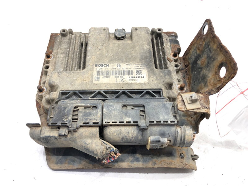 Řídicí jednotka motoru Opel Astra H (A04) 2004 - 2014 0281011380