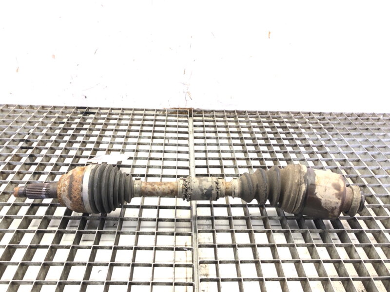 Poloosa pravá přední Mazda 3 Sedan (BK) 1999 - 2009