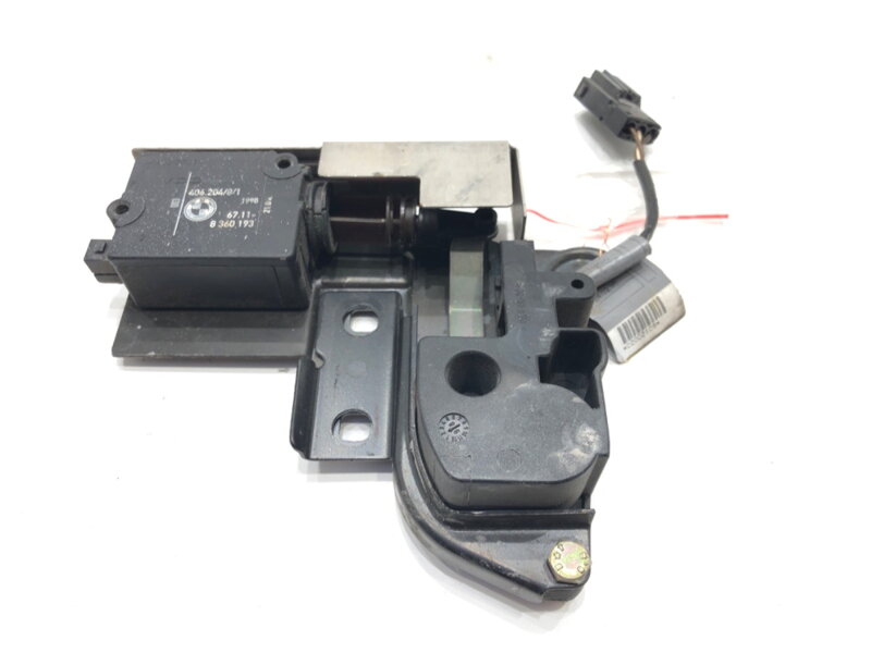 Servomotor / vzpěra zámku víka kufru BMW 5 Touring (E39) 1996 - 2004 8360193