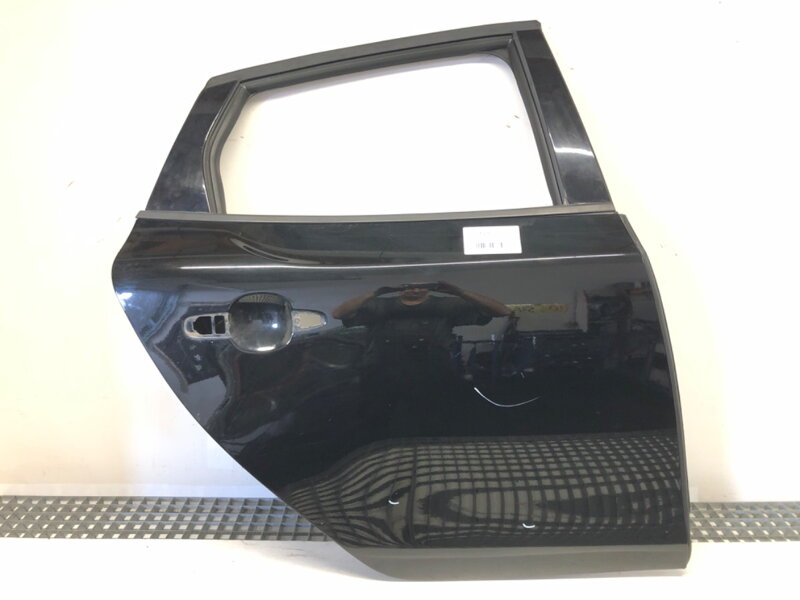 Dveře pravé zadní Volvo V40 Liftback (525, 526) 2012 - 2022