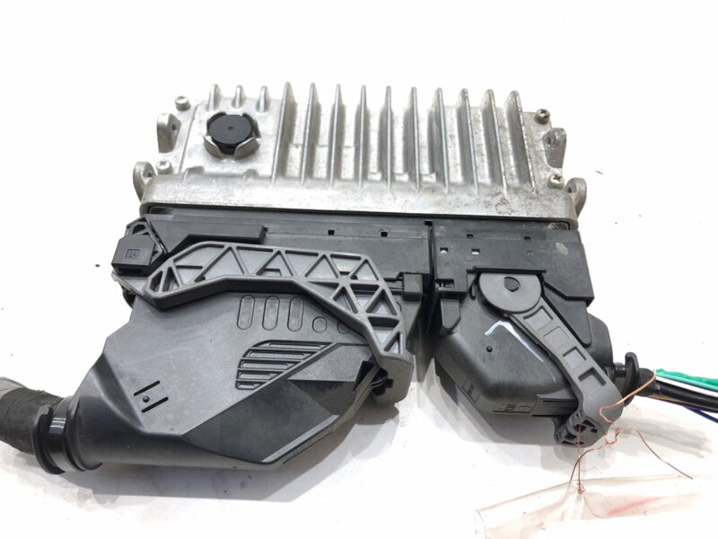 Řídicí jednotka motoru Toyota Yaris / Liftback (_P13_) 2012 - 2022 89661-0DT20