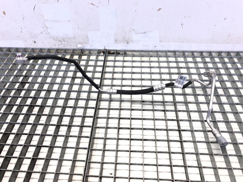Hadice klimatizace Audi A4 B9 (8W2, 8WC) 2015 - 2022 8W1816720G