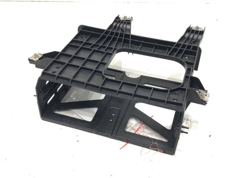 Držák uchycení řídicí jednotky Audi A4 B9 (8W2, 8WC) 2015 - 2022 8W1857290