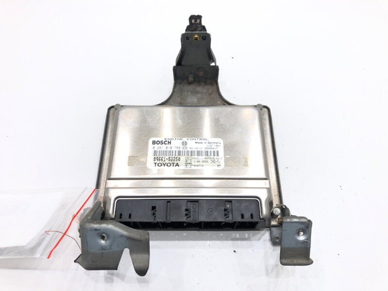 Řídicí jednotka motoru Toyota Yaris Verso (_P2_) 1999 - 2005 89661-52250