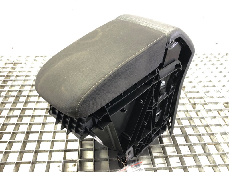 Loketní opěrka VW Golf VII Variant (BA5, BV5) 2013 - 2022 5G0863289C