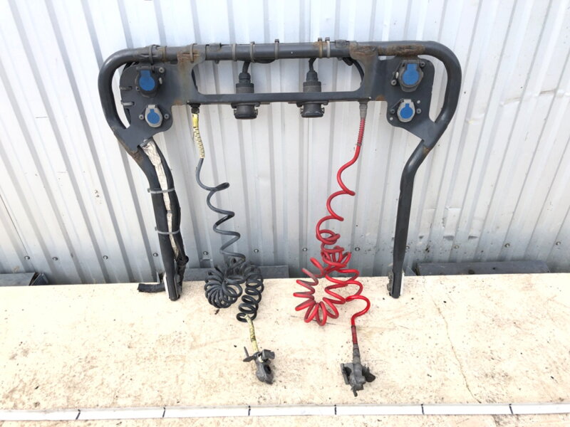 Výztuha připojovací kabelů oblouk Scania P , G , R , T - Series 2003 - 2022