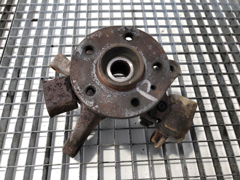 Otoč pravá přední Mercedes-benz Vito Autobus (W638) 1996 - 2003