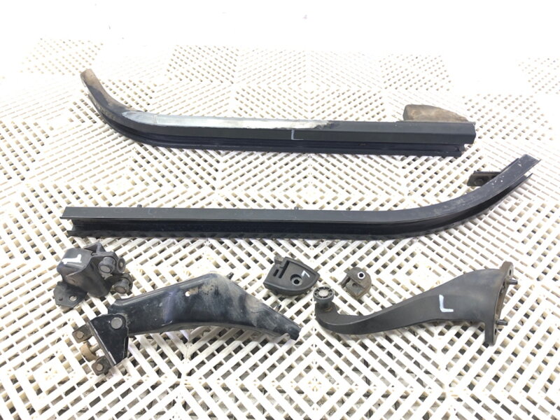 Kladky / válečky dveře posuvných levé Peugeot Partner 2008 - 2022 9680485980 9680486780