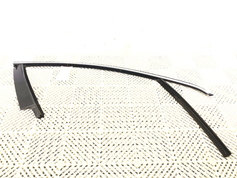 Rámeček dveří přední pravá těsnění Volvo V60 I (155, 157) 2010 - 2018 30784000