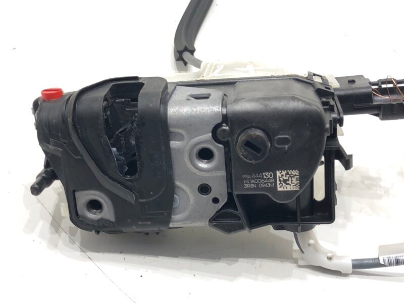Zámek dveří levý zadní Peugeot 208 II (UB_, UP_, UW_, UJ_) 2019 - 2022 444130