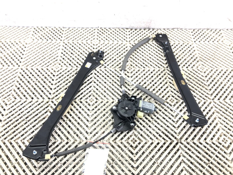 Stahovačka okna pravá přední Skoda Superb III (3V3) 2015 - 2022 3V0837462A