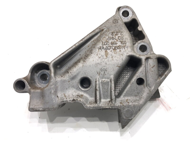 Držák motoru Skoda Superb III (3V3) 2015 - 2022 05L199207