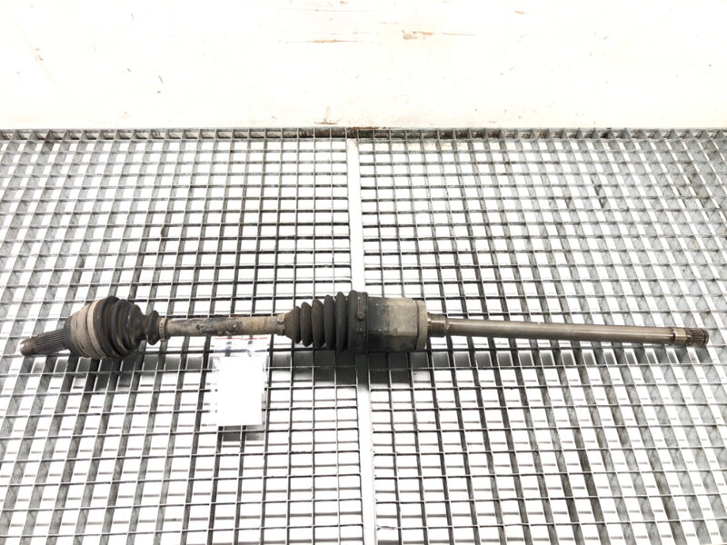 Poloosa pravá přední BMW X6 (E71, E72) 2007 - 2014