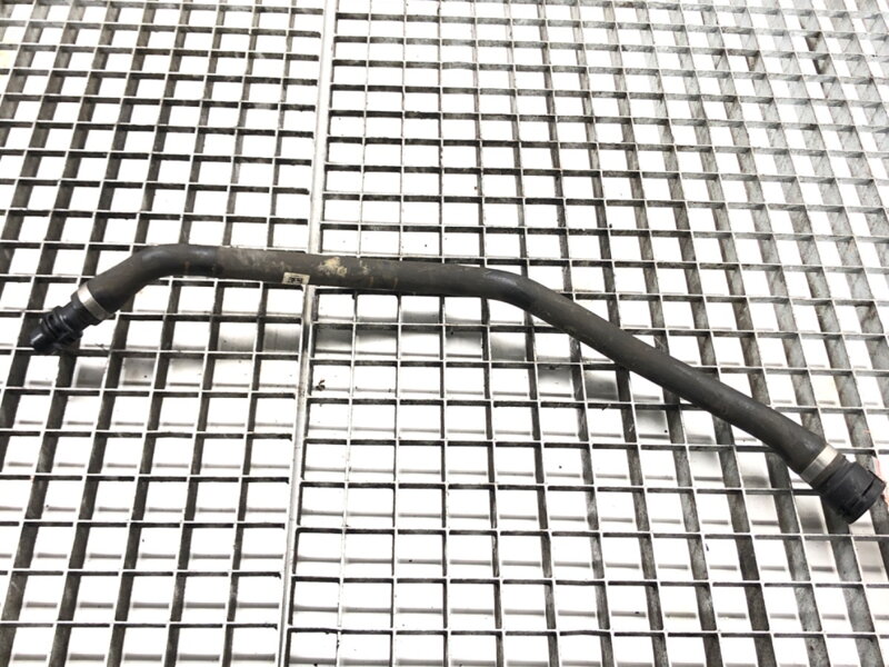 Potrubí vody BMW 3 (F30, F80) 2011 - 2018 8662835