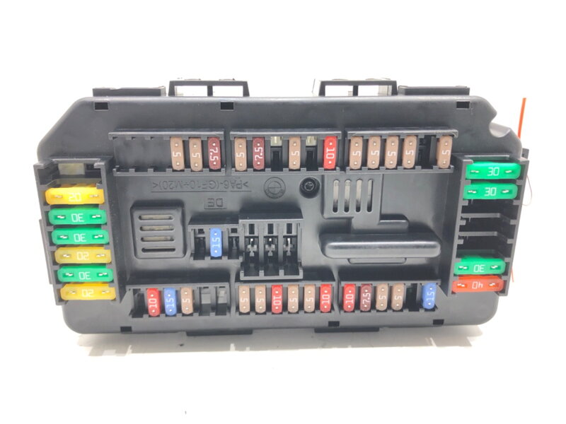 Pojistková skříňka BMW 3 (F30, F80) 2011 - 2018 9389068