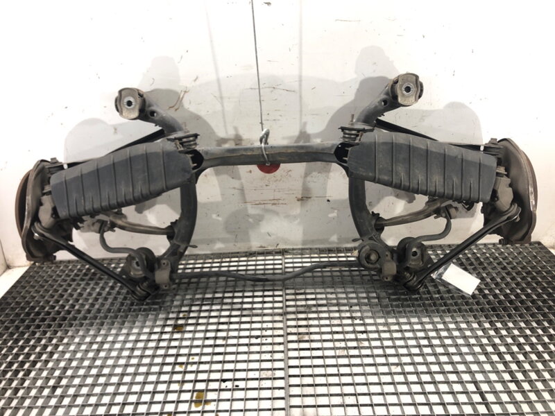 Výztuha zadní Audi A4 B9 Avant (8W5, 8WD) 2015 - 2022