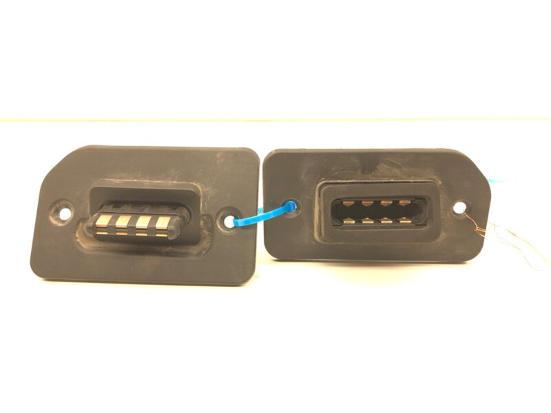 Mikrospínač dveře posuvných pravý VW Caddy V (SBA, SBH) 2020 - 2022 2K7843190B