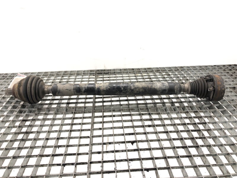 Poloosa pravá přední Audi A3 (8P1) 2003 - 2013