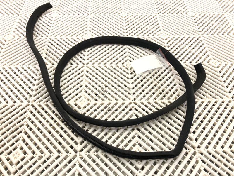 Těsnění dveří přední pravé Mercedes-benz 124 Sedan (W124) 1984 - 1993