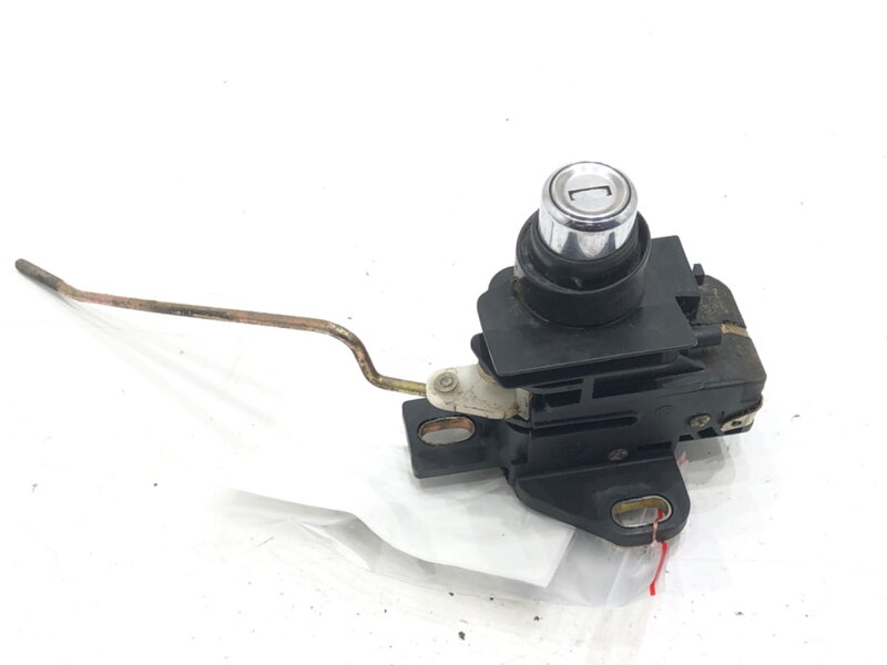 Klika víka kufru zadní Mercedes-benz 124 Sedan (W124) 1984 - 1993