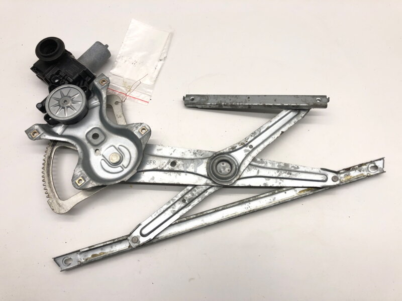 Stahovačka okna pravá přední Toyota C-hr (_X1_) 2016 - 2022 69810-F4010