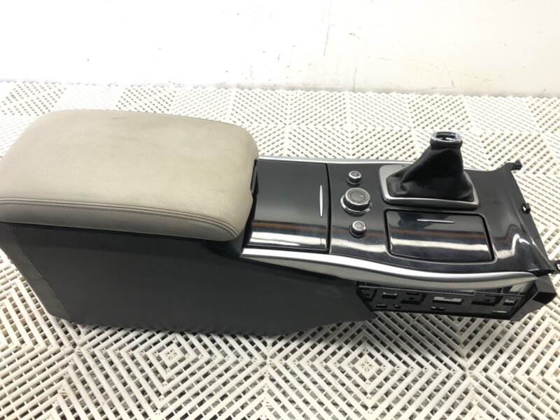 Tunel středový Infiniti Q70 (Y51) 2013 - 2022