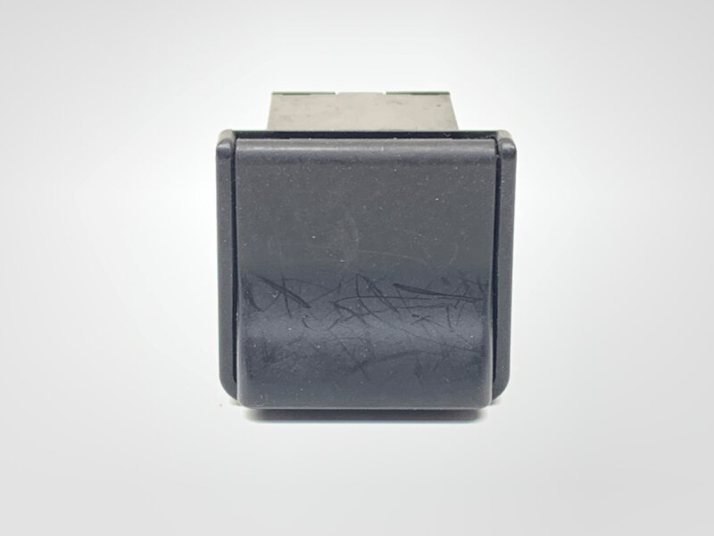 Zásuvka / uložení USB Infiniti Q70 (Y51) 2013 - 2022 284H31FA0B