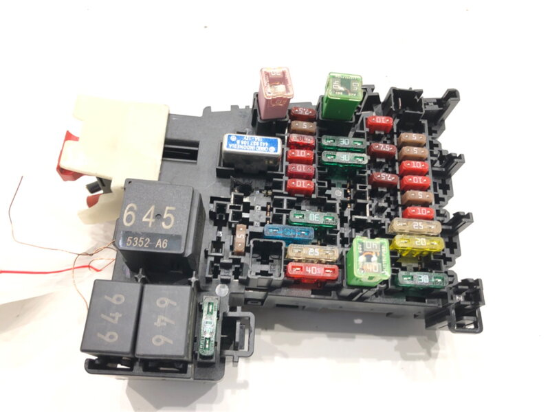 Pojistková skříňka VW Passat B8 (3G2, CB2) 2014 - 2022 5Q0937615C