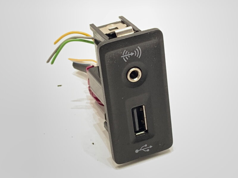 Zásuvka / uložení USB VW Passat B8 (3G2, CB2) 2014 - 2022 5G0035222F