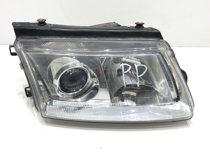Světlo pravé přední xenon VW Passat B5 Variant (3B5) 1997 - 2001