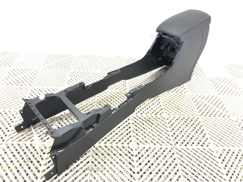 Tunel středový S loketní opěrkou Toyota Corolla Liftback (_E21_) 2018 - 2022