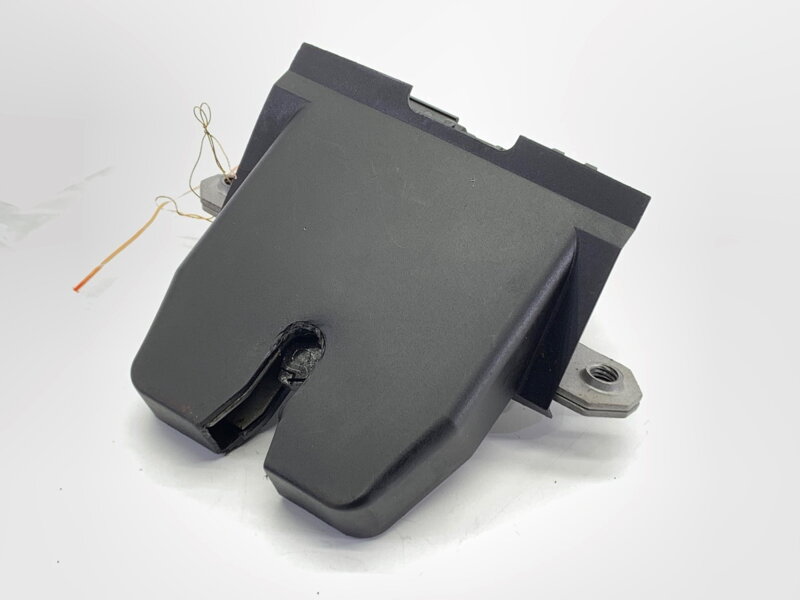 Zámek víka kufru zadní Volvo V40 Liftback (525, 526) 2012 - 2022 31335870