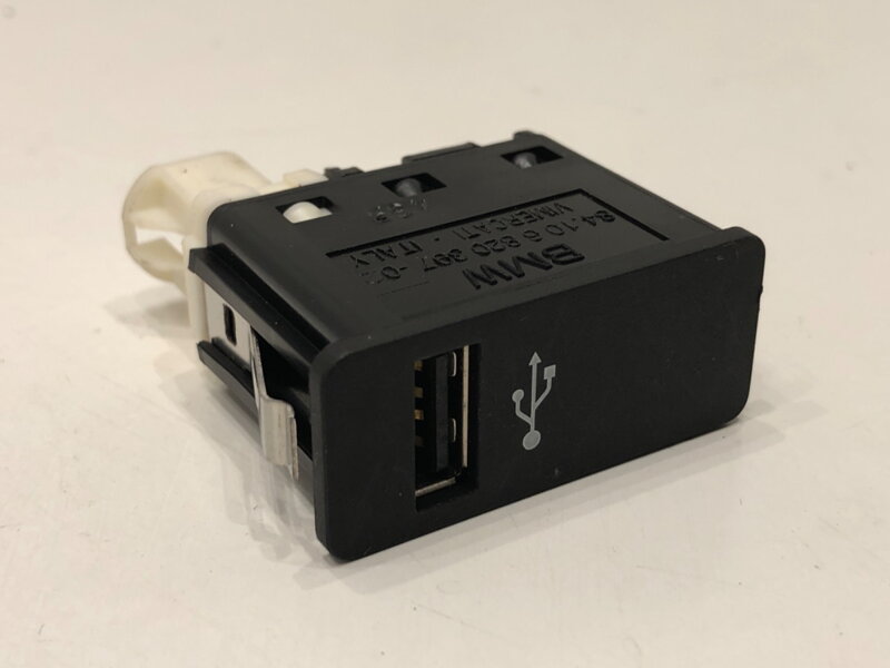 Zásuvka / uložení USB Mini Mini Clubman (F54) 2014 - 2022 6820397