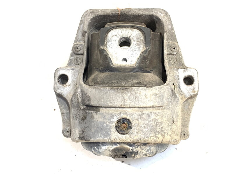 Polštář motoru pravý Audi A4 B8 (8K2) 2007 - 2015