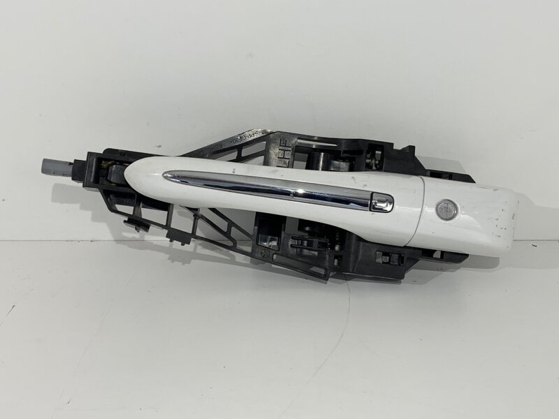 Klika vnější levá přední Chrysler Pacifica 2016 - 2022 68230679AF