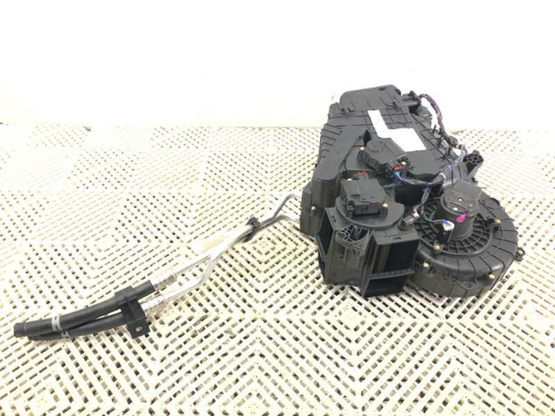 Radiátor topení zadní Chrysler Pacifica 2016 - 2022 P68342100AA