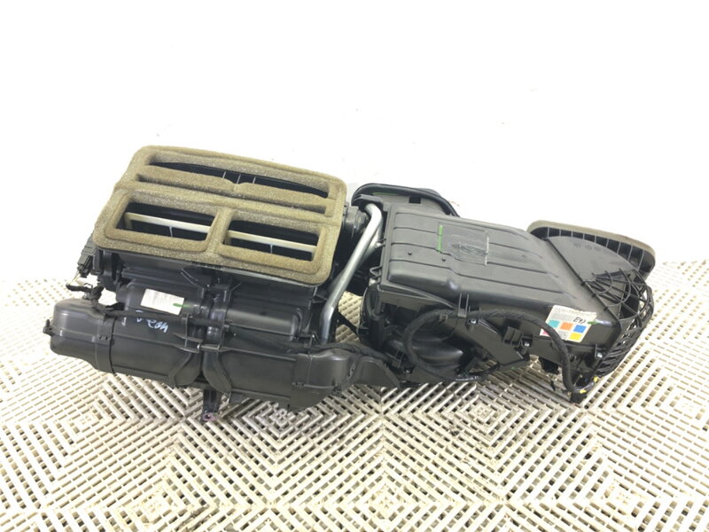 Radiátor topení Ford USA Mustang Coupe 2014 - 2022 FR3B-19B555-BG