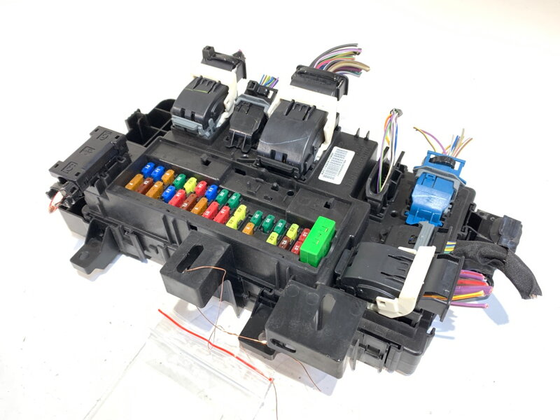 Pojistková skříňka Ford USA Mustang Coupe 2014 - 2022 FR3T-15604-BH