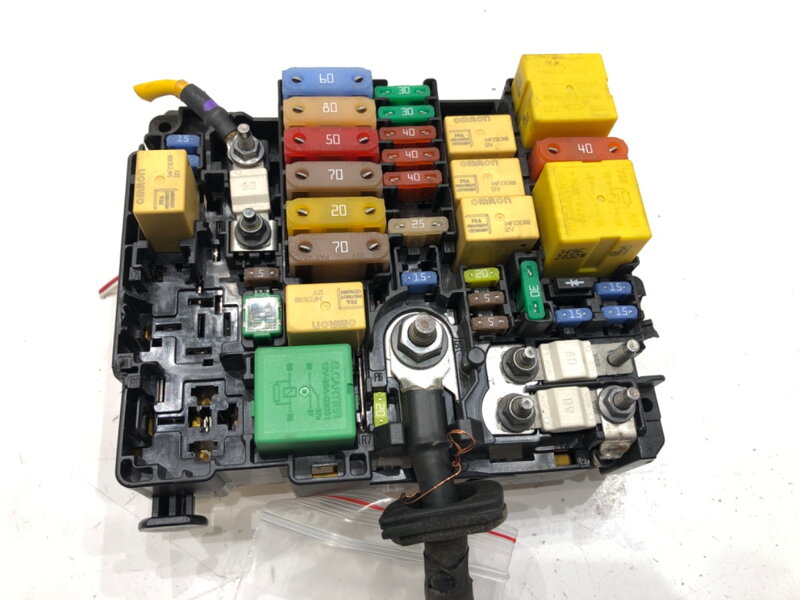 Pojistková skříňka Citroen C4 Picasso II 2013 - 2022 9804848580