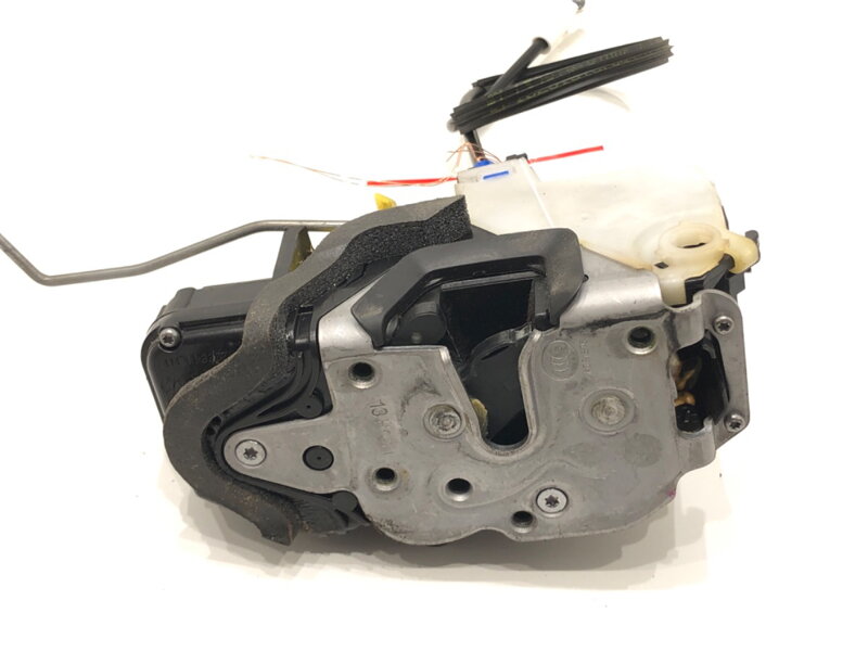 Zámek dveří levý přední Opel Astra J Sports Tourer (P10) 2010 - 2015 13579522