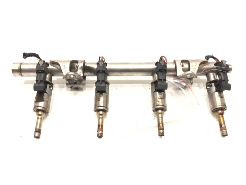 Vstřikovací rampa VW Golf VII (5G1, BQ1, BE1, BE2) 2012 - 2022 04E133320D