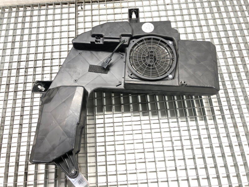 Subwoofer Audi A4 B7 Avant (8ED) 2004 - 2008 8E9035382D