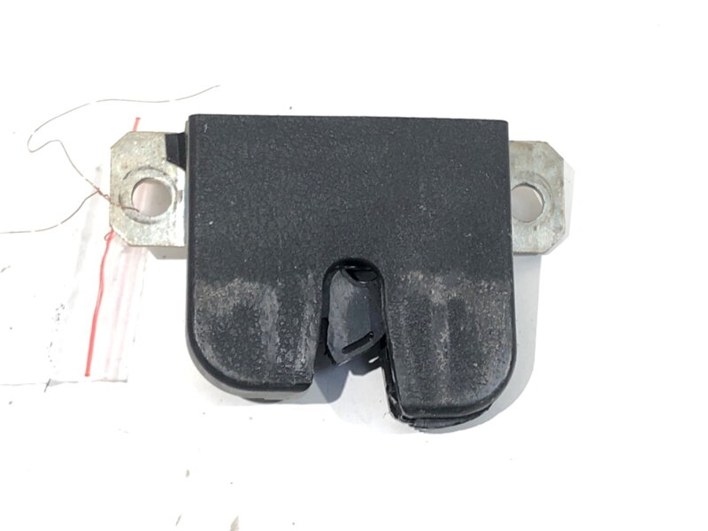 Zámek víka kufru zadní Seat Leon (1M1) 1999 - 2006 6L6827505A