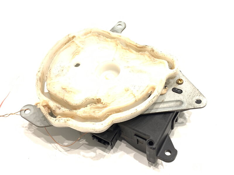 Motor radiátoru topení Toyota Avensis Kombi (_T25_) 2003 - 2008 063700-8610