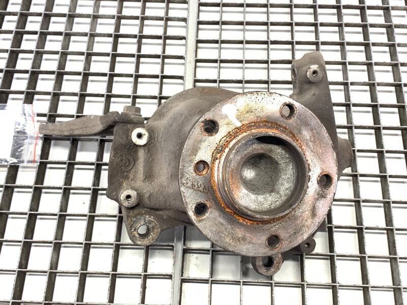 Otoč pravá přední BMW 5 Touring (E61) 2004 - 2010