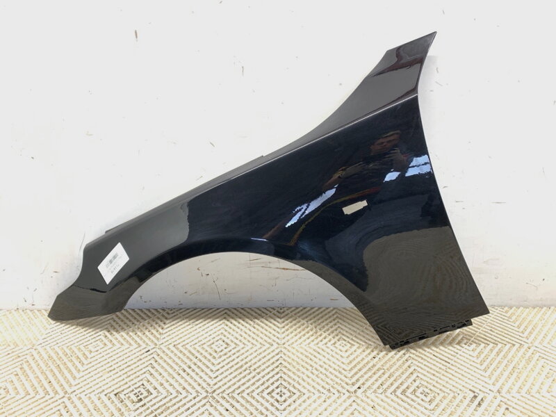 Blatník levý přední BMW 5 Touring (E61) 2004 - 2010