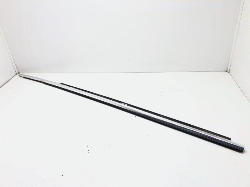 Lišta dveří pravá přední Audi A5 (8T3) 2007 - 2017