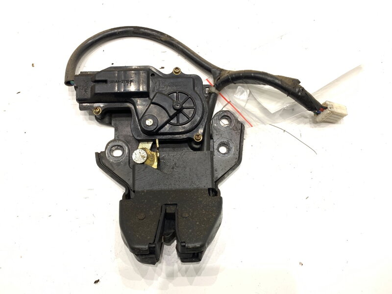 Zámek víka kufru zadní Chrysler 300C (LX, LE) 2004 - 2022