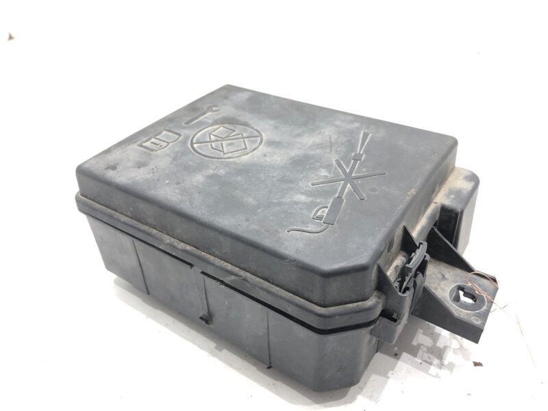 Pojistková skříňka Opel Corsa E (X15) 2014 - 2022 39117552