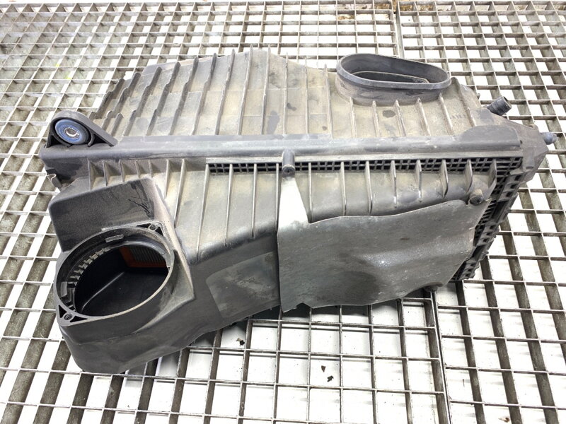 Kryt filtru vzduchu Audi Q7 (4LB) 2006 - 2016 7L8128607C